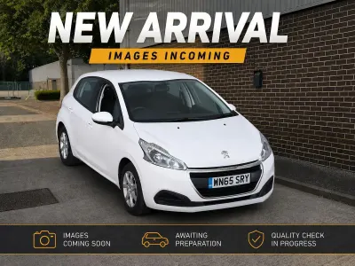 Used Peugeot 208 Active 68 HP (50 kW) 2015 White Hatchback