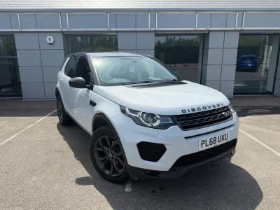 Used Land Rover Discovery 5 Landmark 2018 White SUV