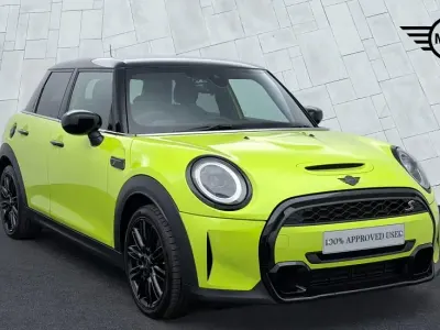 Used Mini Cooper S Exclusive 176 HP (129 kW) 2023 Yellow Hatchback