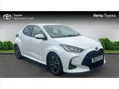 Used Toyota Yaris Design 113 HP (83 kW) 2023 White Hatchback