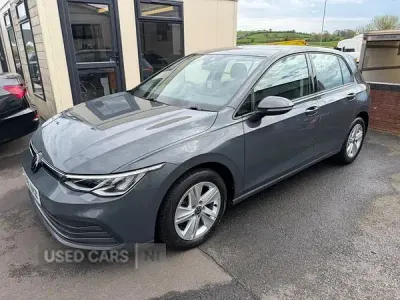 Usado VW Golf VII Life 130 CV (95 kW) 2021 Gris Utilitario