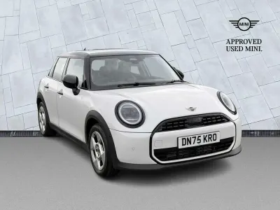 Używany Mini Cooper Hatch 113 kW (154 KM) 2025 Biały Hatchback
