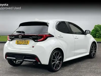 Używany Toyota Yaris Hybrid Sport 116 KM (85 kW) 2023 Biały Hatchback