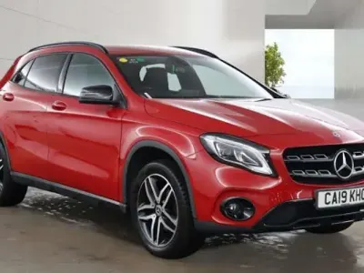 Used Mercedes GLA180 Urban 122 HP (89 kW) 2019 Red SUV