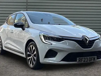 Used Renault Clio Evolution 145 HP (106 kW) 2023 White Hatchback