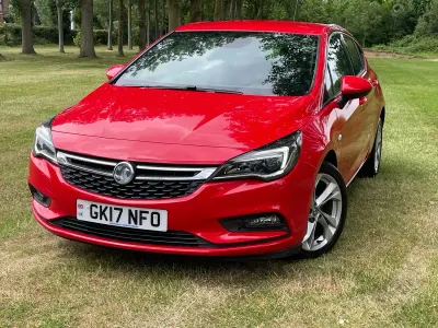 Used Vauxhall Astra SRi 150 HP (110 kW) 2017 Red Hatchback