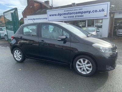 Used Toyota Yaris 90 HP (66 kW) 2012 Black Hatchback