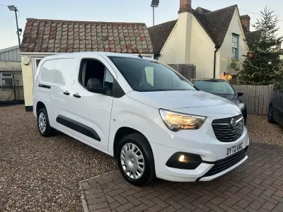 Second-hand Vauxhall Combo Sportive 100 CP (73 kW) 2022 Alb Monovolum