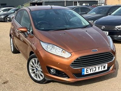 Begagnad Ford Fiesta Titanium X 125 HK (91 kW) 2013 Gul Halvkombi
