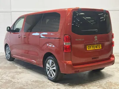 Używany Peugeot Traveller Allure 175 KM (128 kW) 2020 Czerwony Minivan
