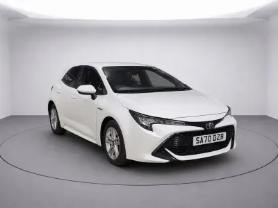 Used Toyota Corolla 122 HP (89 kW) 2020 White Hatchback