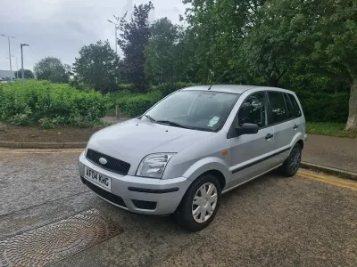 Used Ford Fusion 2004 Silver Hatchback