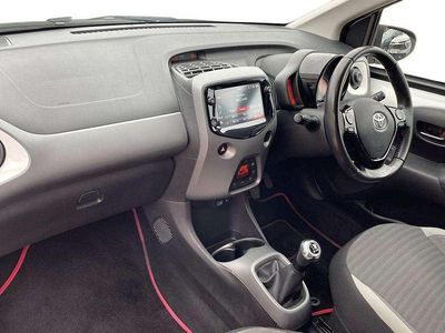 Used Toyota Aygo Trend 72 HP (52 kW) 2019 White Hatchback