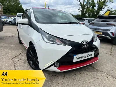 Gebraucht Toyota Aygo x-press 69 PS (50 kW) 2017 Weiß Kleinwagen