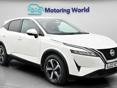 Używany Nissan Qashqai N-Connecta 140 KM (102 kW) 2022 Biały SUV