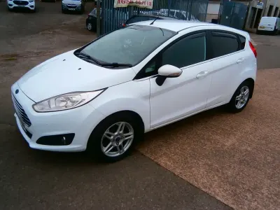 Used Ford Fiesta Zetec 75 HP (55 kW) 2012 White Hatchback