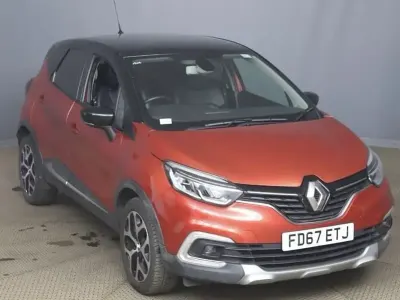 Used Renault Captur Signature 90 HP (66 kW) 2017 Red/black SUV