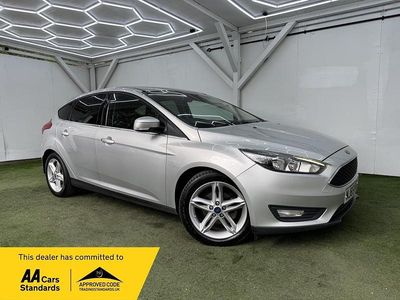 Używany Ford Focus Zetec 120 KM (88 kW) 2015 Srebrny Hatchback