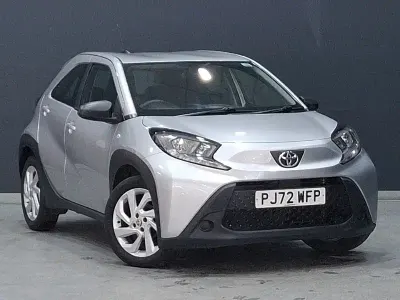 Używany Toyota Aygo X PURE 72 KM (52 kW) 2022 Srebrny SUV