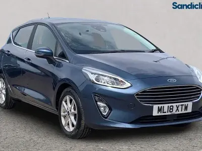 Used Ford Fiesta Zetec 101 HP (74 kW) 2018 Chrome blue (premium paint) Hatchback