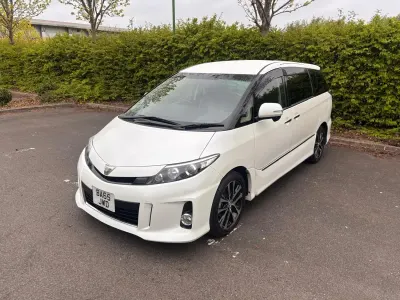 Begagnad Toyota Estima 2026 Vit Minibuss