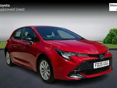 Used Toyota Corolla 140 HP (102 kW) 2025 Red Hatchback