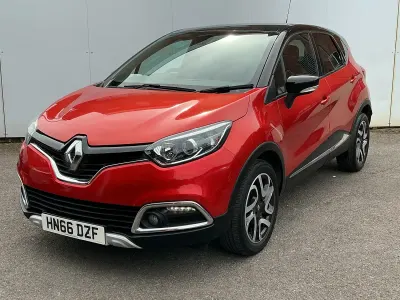 Used Renault Captur Signature 90 HP (66 kW) 2016 Red/black SUV