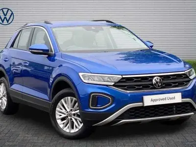 Used VW T-Roc Life 150 HP (110 kW) 2023 Ravenna blue SUV