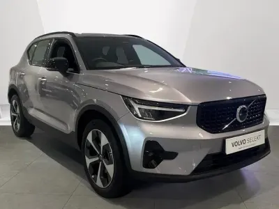 Usado Volvo XC40 Plus 163 CV (119 kW) 2026 Plateado SUV