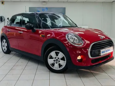 Usado Mini Cooper D Hatch 116 CV (85 kW) 2017 Rojo Utilitario