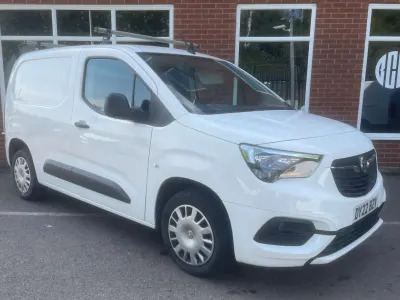 Used Vauxhall Combo Sportive 100 HP (73 kW) 2022 White MPV