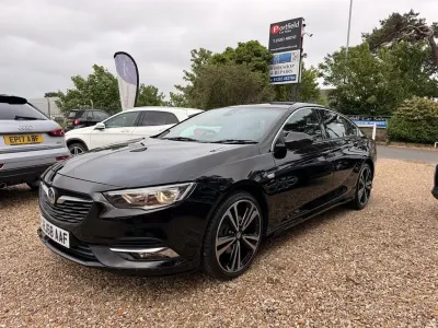 Used Vauxhall Insignia SRi 170 HP (125 kW) 2018 Black Hatchback