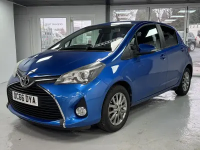 Used Toyota Yaris 99 HP (72 kW) 2017 Blue Hatchback