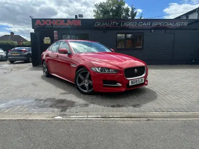 Used Jaguar XE Ingenium 200 HP (147 kW) 2019 Red Sedan