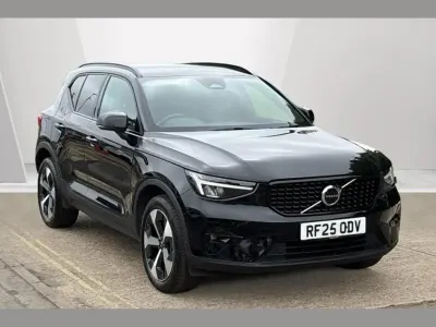 Usado Volvo XC40 Plus 163 HP (119 kW) 2025 Preto SUV