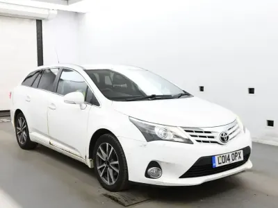 Used Toyota Avensis 124 HP (91 kW) 2014 White Estate
