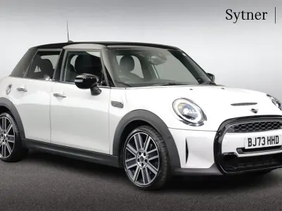 Begagnad Mini Cooper S Exclusive 176 HK (129 kW) 2023 Vit Halvkombi