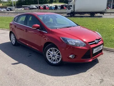 Usado Ford Focus Titanium 125 HP (91 kW) 2013 Vermelho Citadino