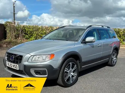 Usado Volvo XC70 SE Lux 163 HP (119 kW) 2012 Prateado Carrinha