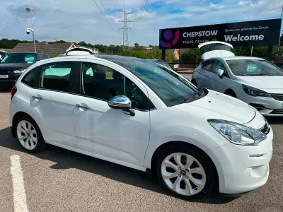 Used Citroën C3 SELECTION 90 HP (66 kW) 2013 White Hatchback