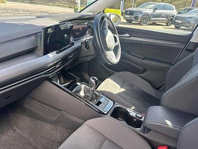 Second-hand VW Golf VIII Edition 150 CP (110 kW) 2023 Alb Hatchback