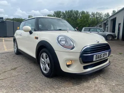 Used Mini Cooper Hatch 136 HP (100 kW) 2016 White Hatchback