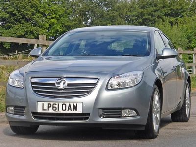 Used Vauxhall Insignia 140 HP (102 kW) 2012 Silver Hatchback