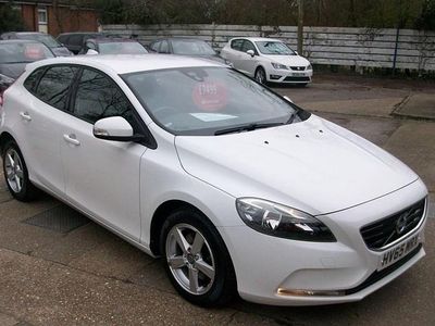 Used Volvo V40 122 HP (89 kW) 2015 White Hatchback