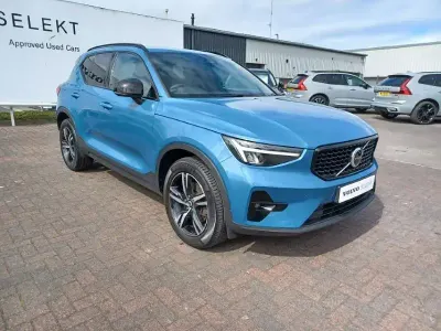 Usado Volvo XC40 Plus 2023 Azul SUV