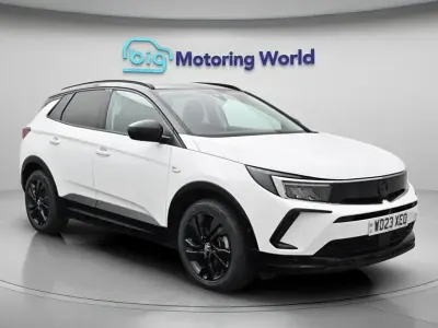 Used Vauxhall Grandland X S 225 HP (165 kW) 2023 White SUV