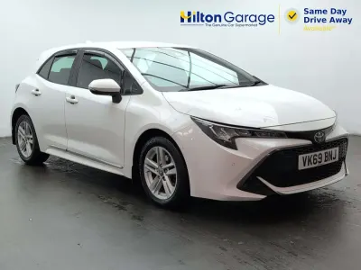 Used Toyota Corolla 116 HP (85 kW) 2019 White Hatchback