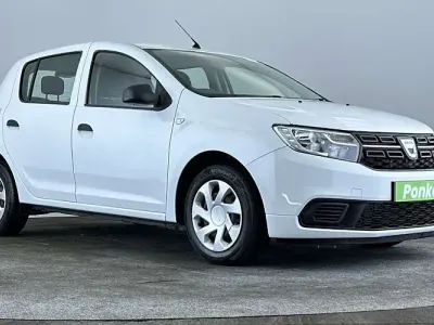 Used Dacia Sandero Ambiance 73 HP (53 kW) 2017 White Hatchback