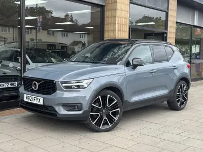 Begagnad Volvo XC40 R-Design Pro 2021 Grå SUV