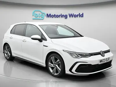 Używany VW Golf VIII R-line 150 KM (110 kW) 2023 Biały Hatchback